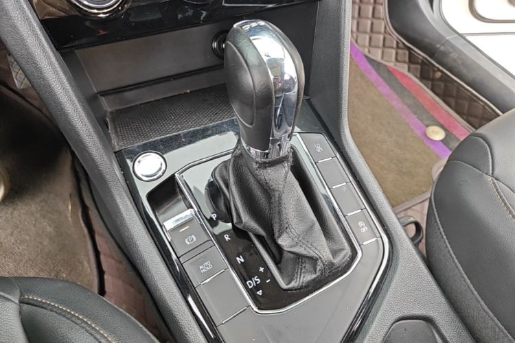 Volkswagen Tharu 2020 car image #18