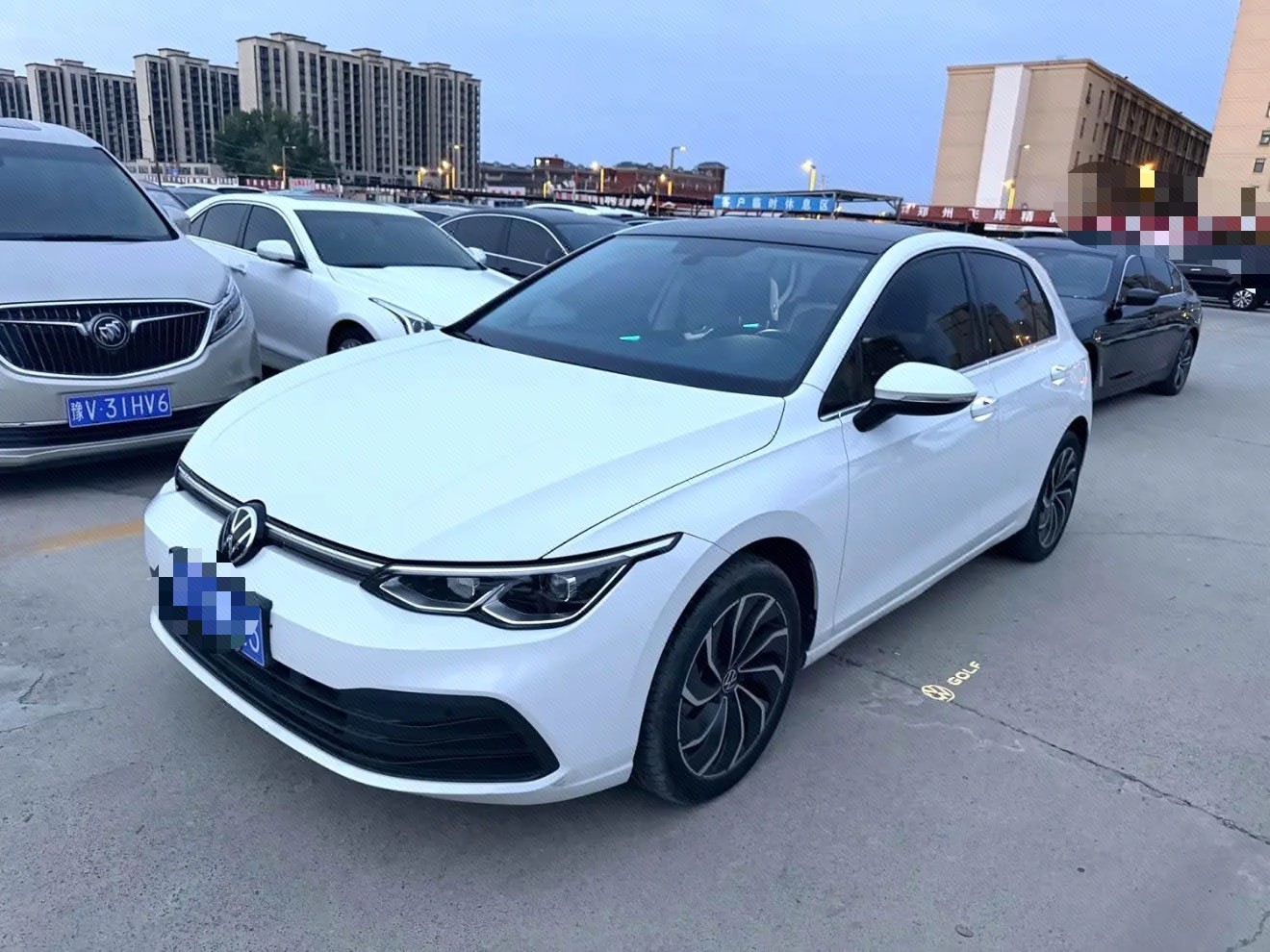 Volkswagen Golf 2024 car image 