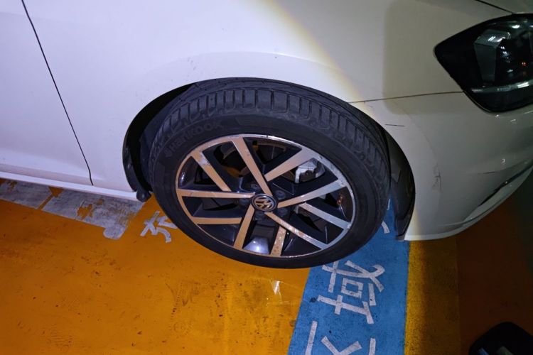 Volkswagen Golf 2018 car image #9