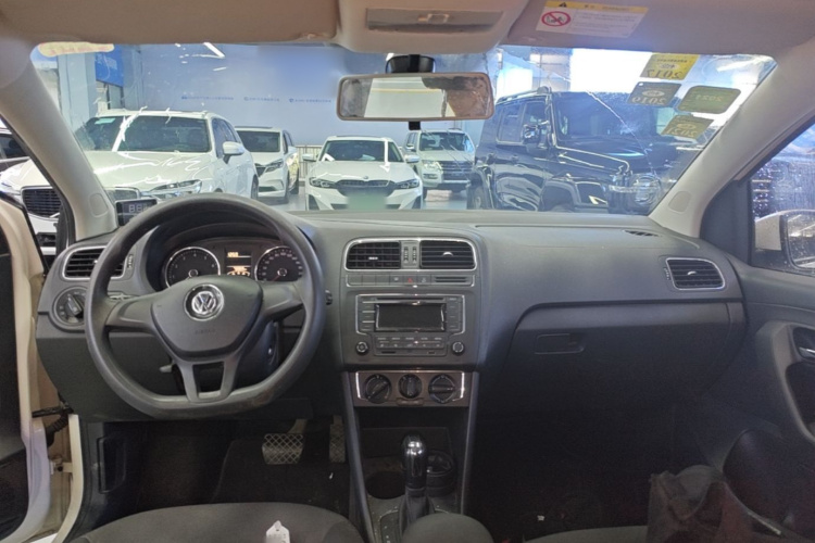 Volkswagen Polo 2015 #10 Volkswagen Polo 2015 car image #10