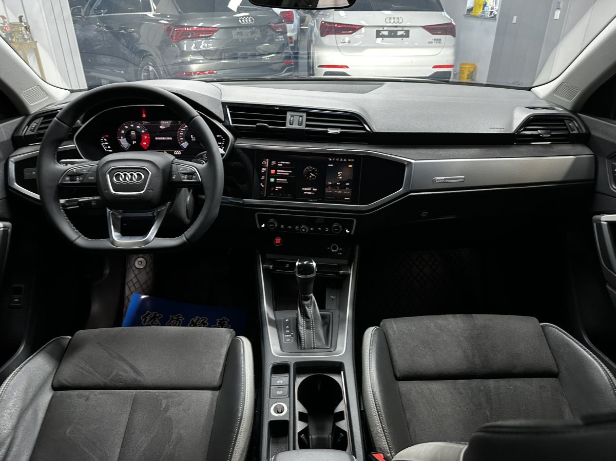 Audi Q3 2023 car image #5