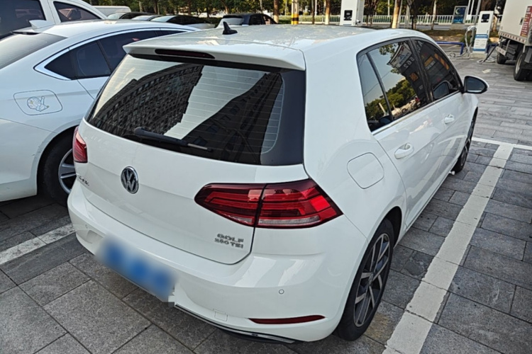 Volkswagen Golf 2020 car image #7