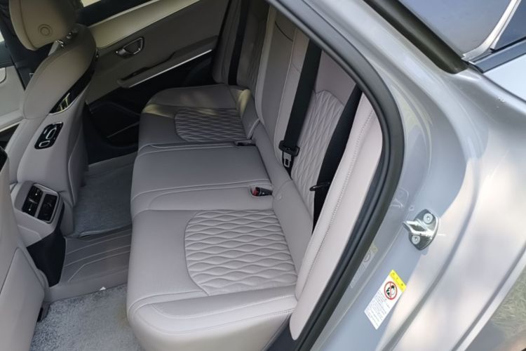 BYD Han 2024 car image #13