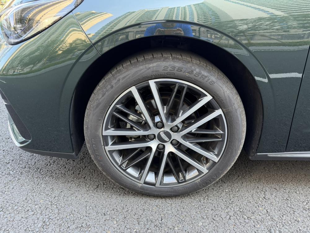 GEELY Emgrand 2025 car image #11