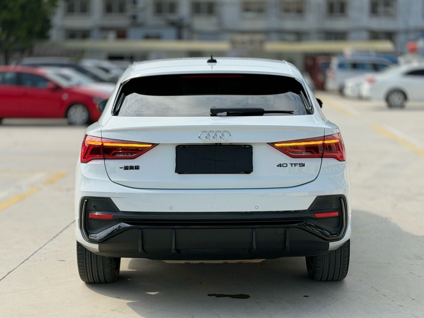 Audi Q3 2023 car image #5
