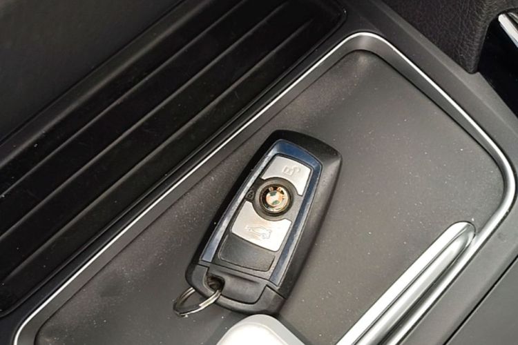 BMW 3 Series 2017 #14 BMW 3 Series 2017 car image #14