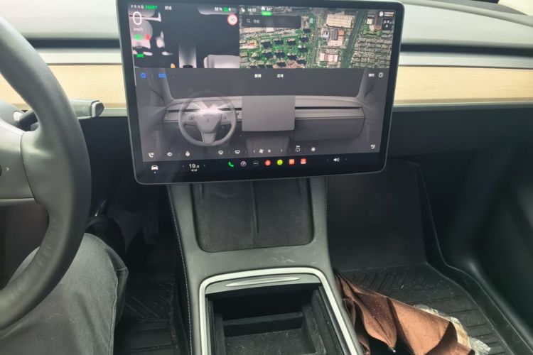 Tesla Model Y 2023 car image #15