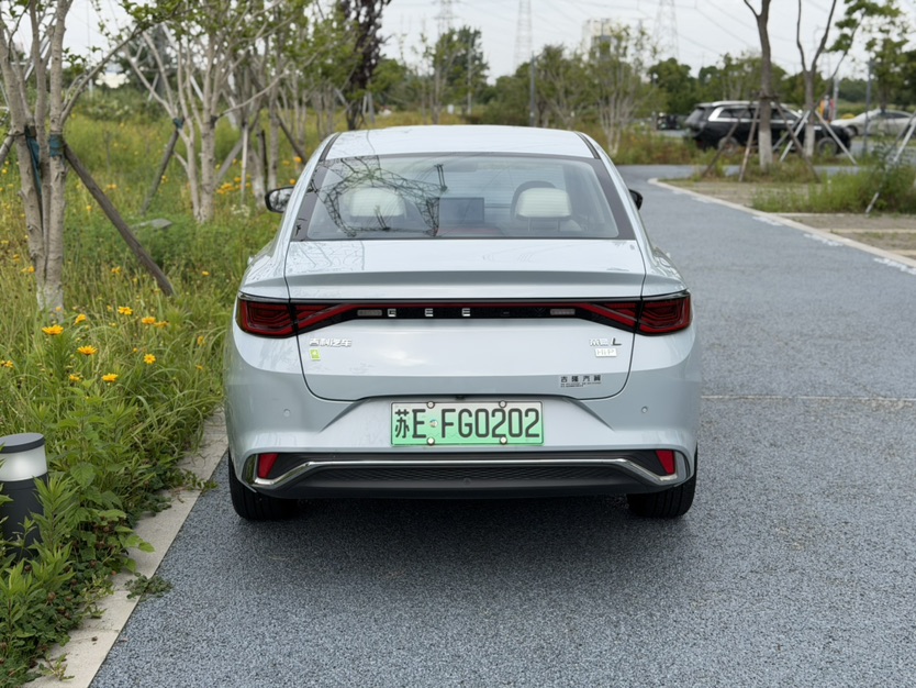 GEELY Emgrand L HiP 2022 car image #3