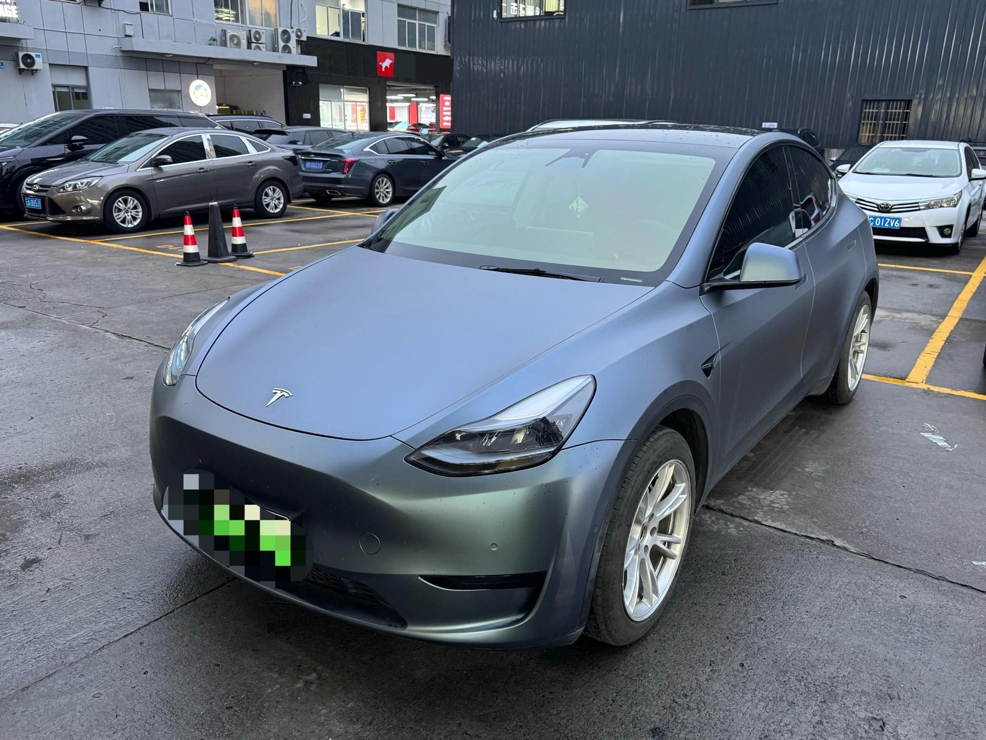 Tesla Model Y 2023 car image 