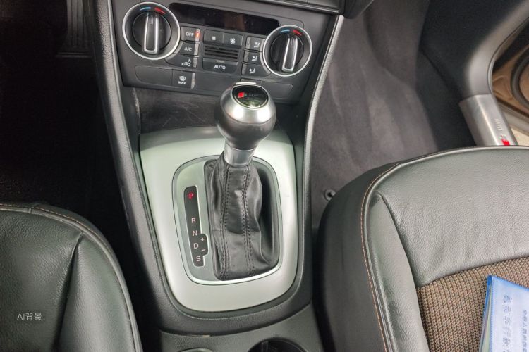 Audi Q3 2017 car image #16