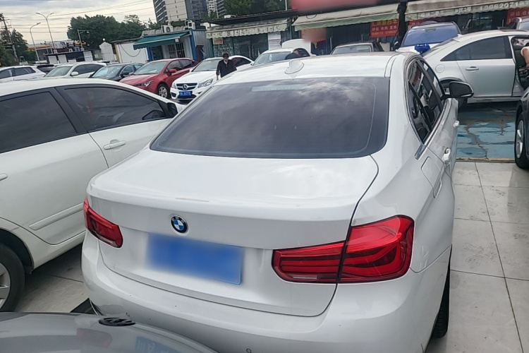BMW 3 Series 2017 #6 BMW 3 Series 2017 car image #6