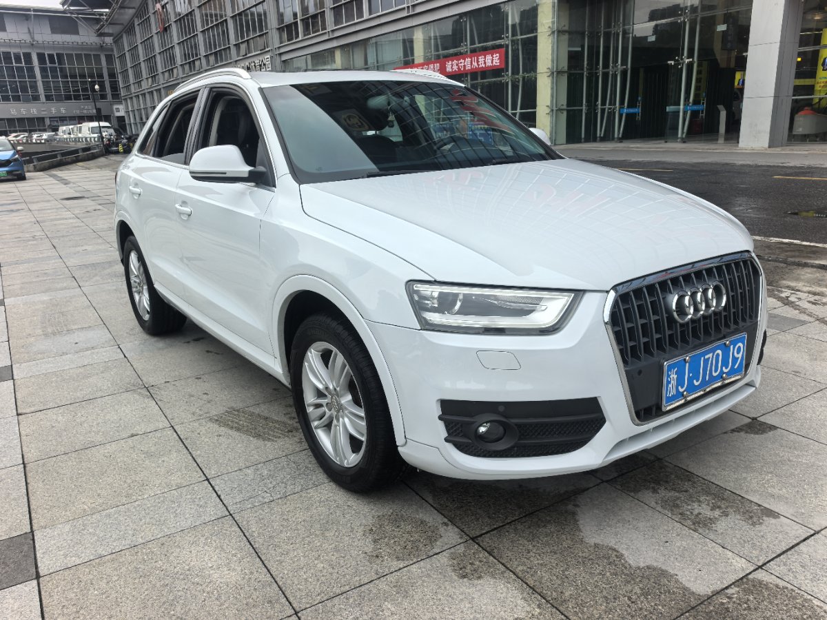 Audi Q3 2015 car image #2