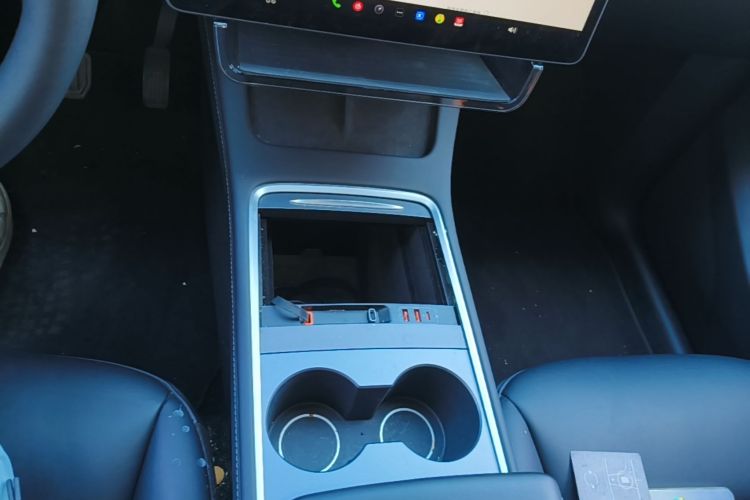 Tesla Model Y 2024 car image #14