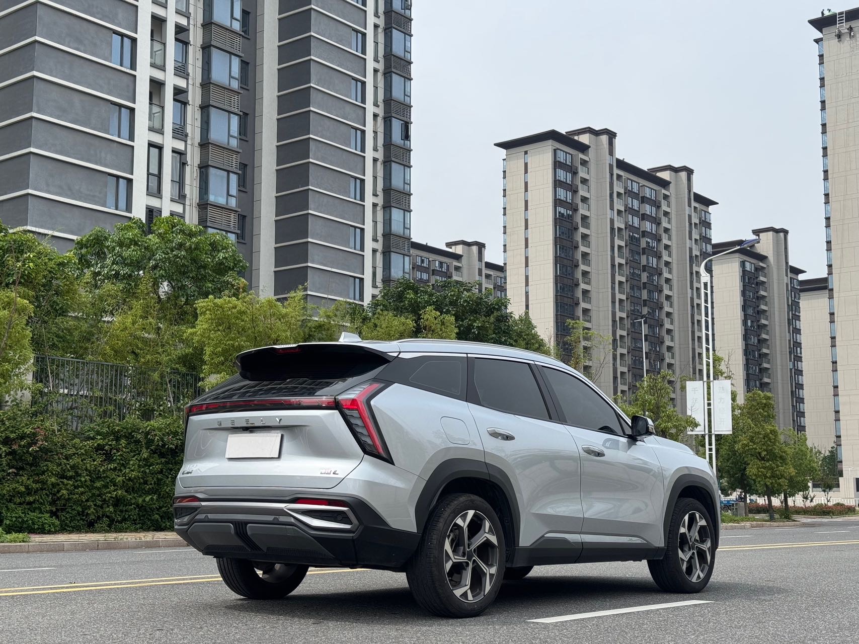 GEELY Boyue L 2024 car image #9