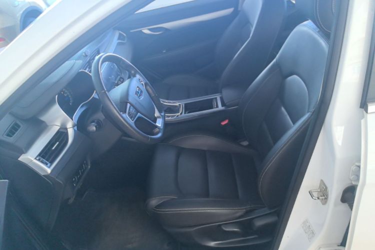 GEELY Emgrand 2019 car image #15