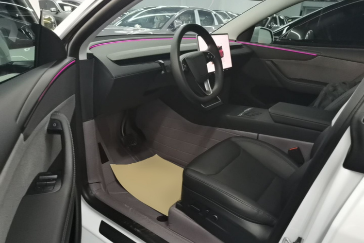 Tesla Model Y 2025 car image #16