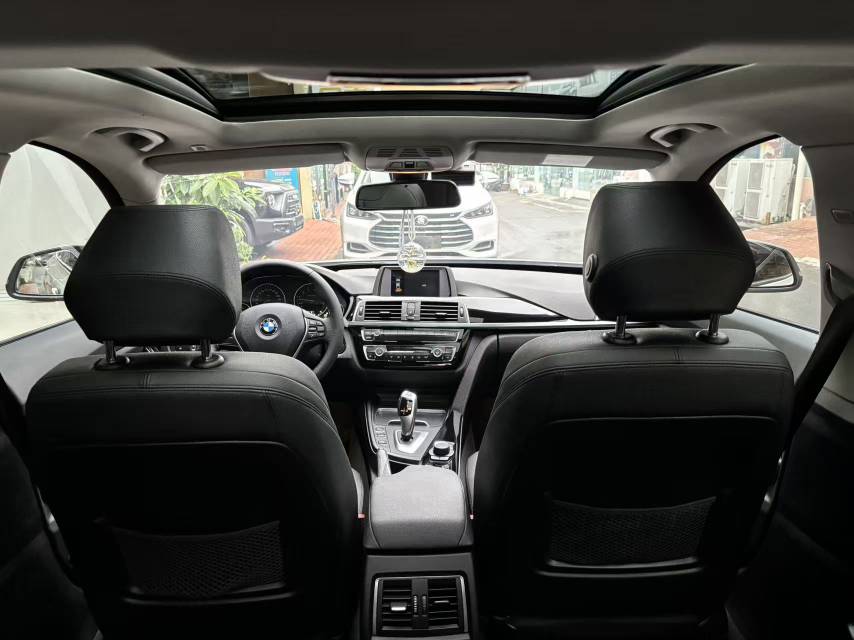 BMW 3 Series GT 2018 صورة سيارة #13
