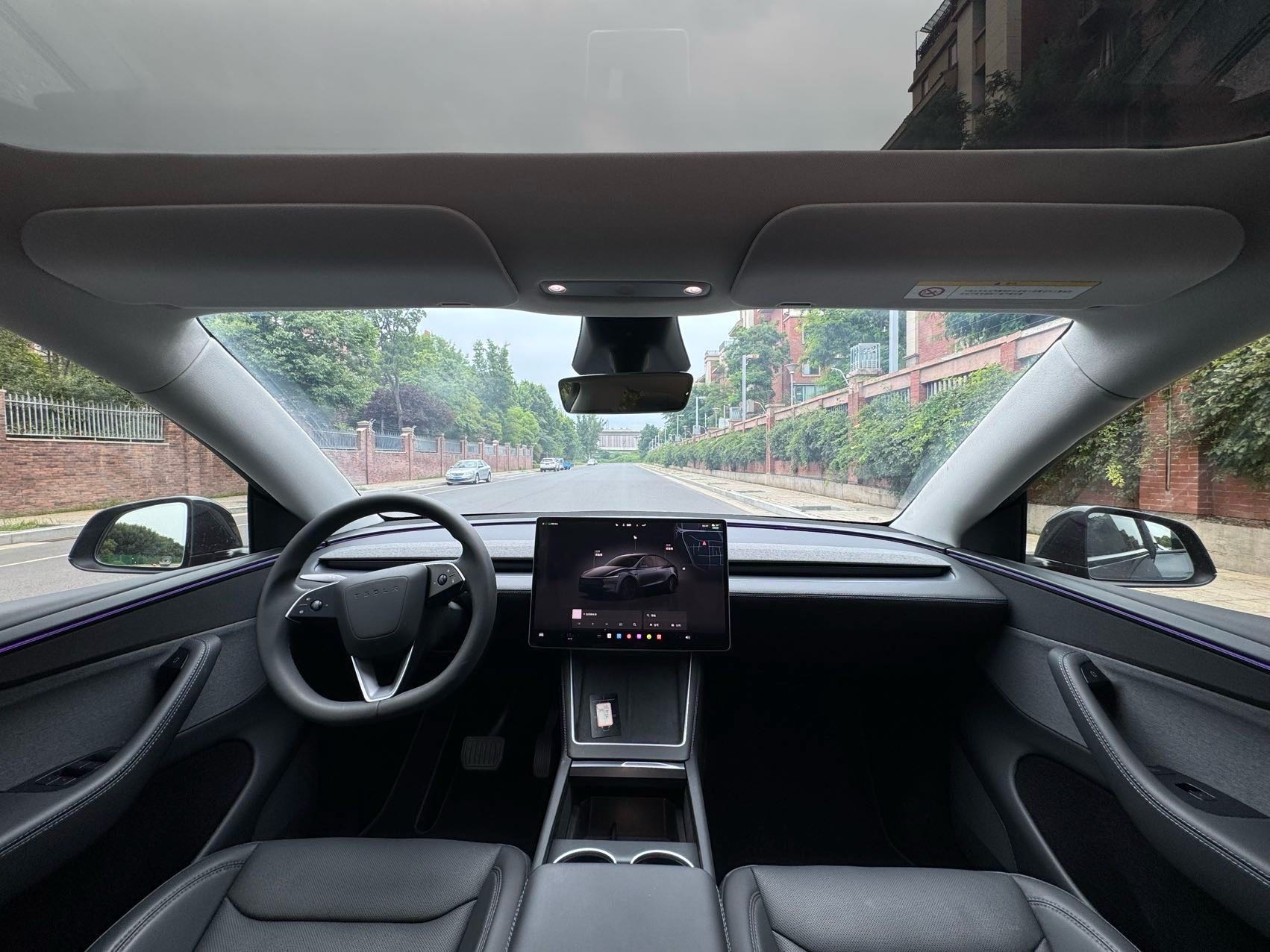 Tesla Model Y 2025 #6 Tesla Model Y 2025 car image #6