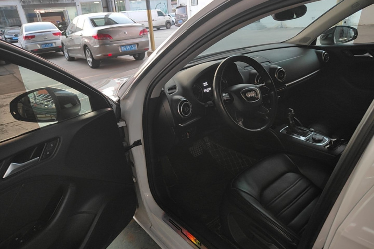 Audi A3 2015 car image #12
