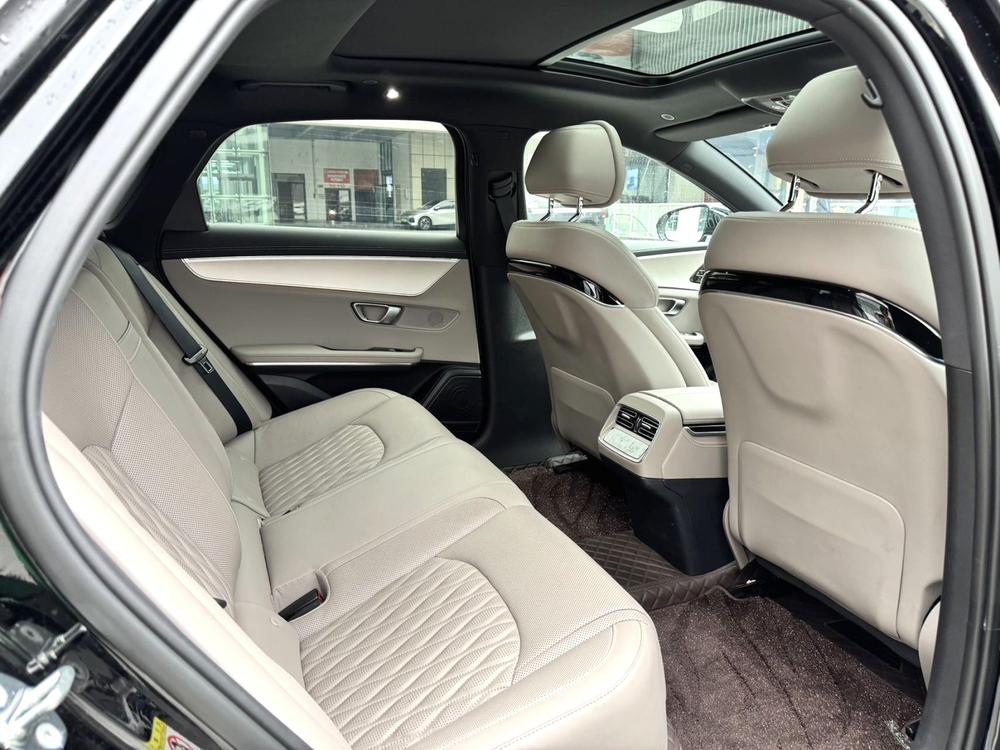 BYD Han 2024 car image #15