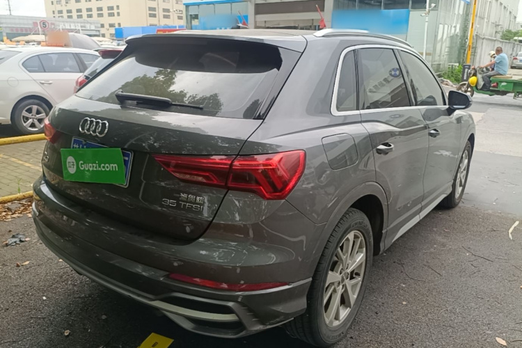 Audi Q3 2019 car image #7