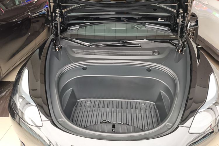 Tesla Model 3 2023 car image #30