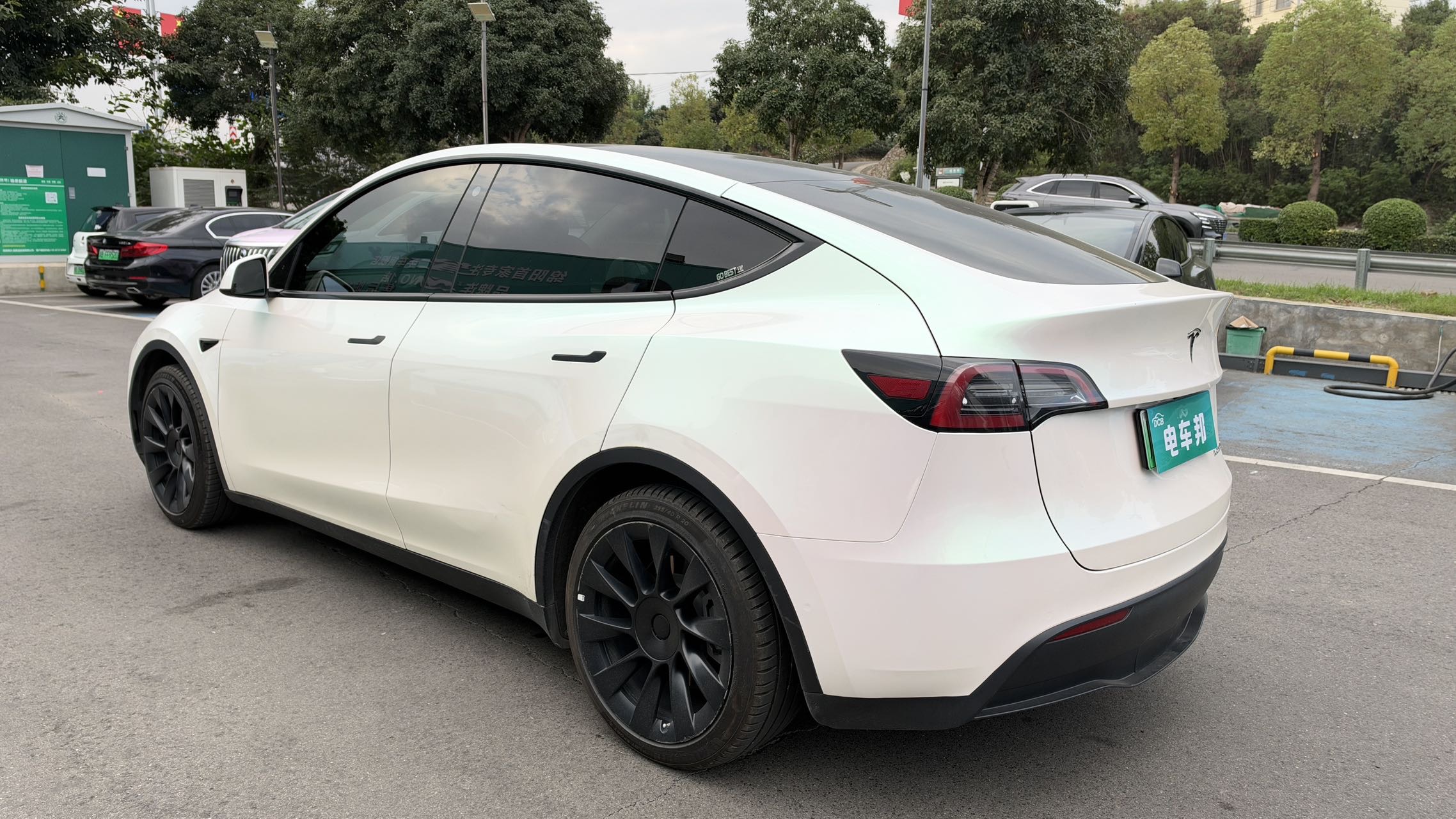 Tesla Model Y 2021 immagine di auto #7