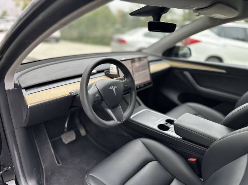 Tesla Model Y 2023 #3 Tesla Model Y 2023 car image #3