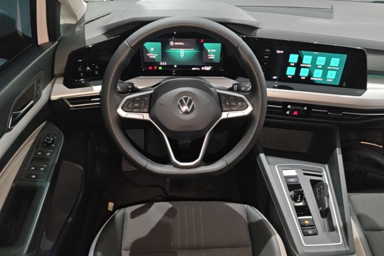 Volkswagen Golf 2020 car image #11