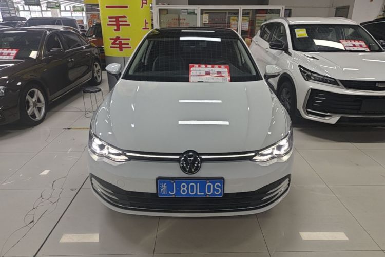 Volkswagen Golf 2023 car image #3