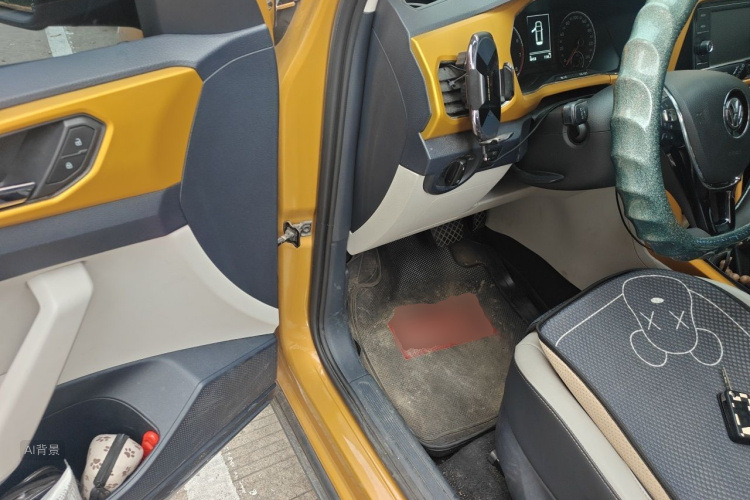 Volkswagen T-Cross 2019 #18 Volkswagen T-Cross 2019 car image #18