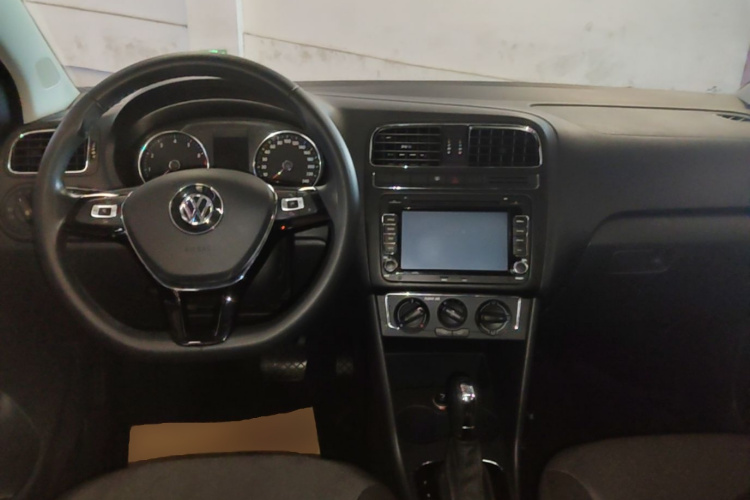 Volkswagen Polo 2016 car image #10