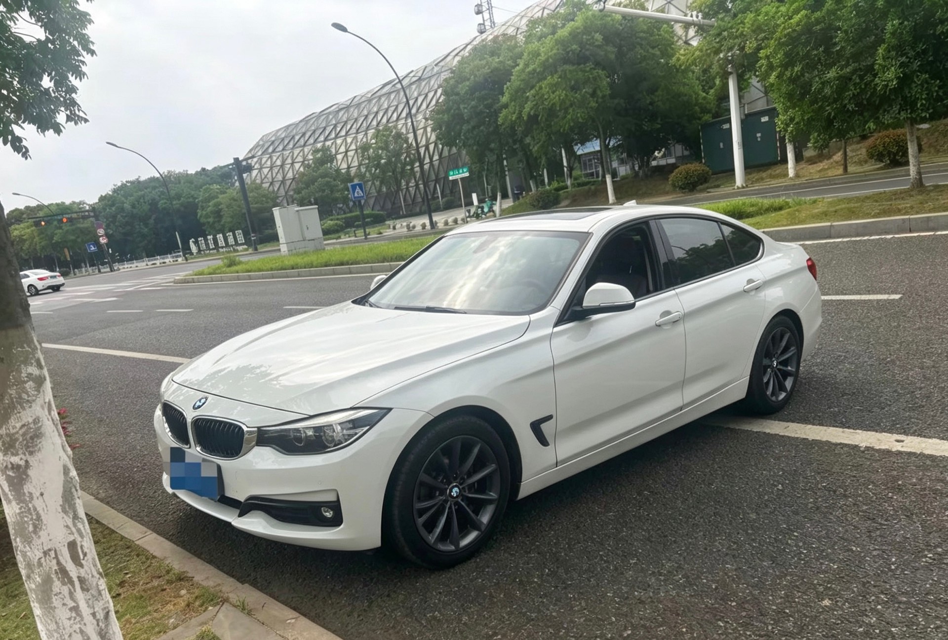 BMW 3 Series GT 2018 car image 