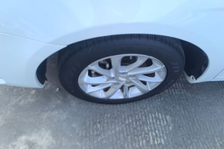 GEELY Emgrand 2021 car image #9
