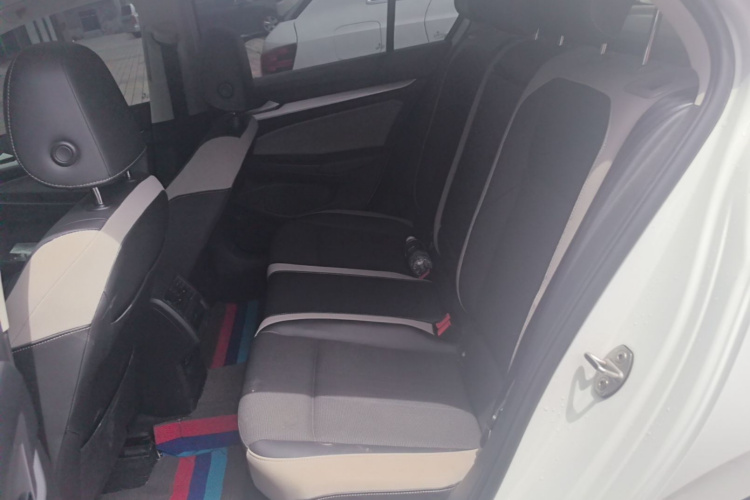 Volkswagen Golf 2021 car image #17