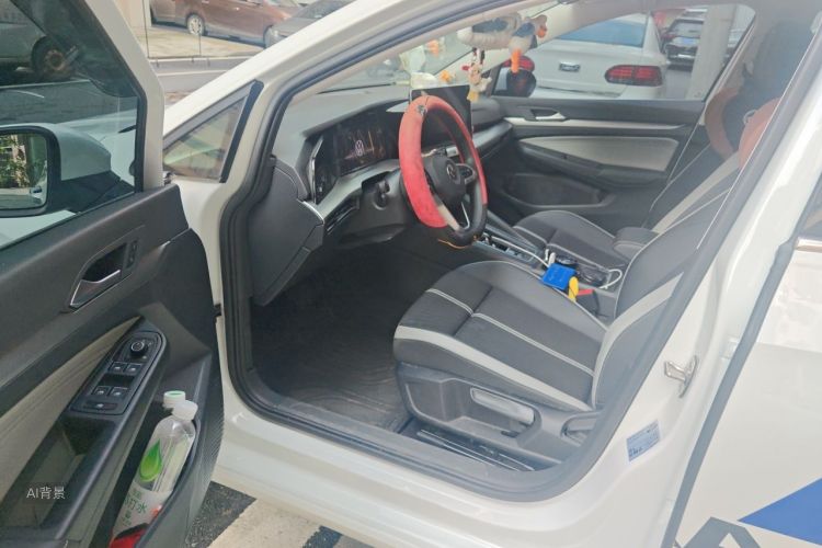 Volkswagen Golf 2025 car image #18