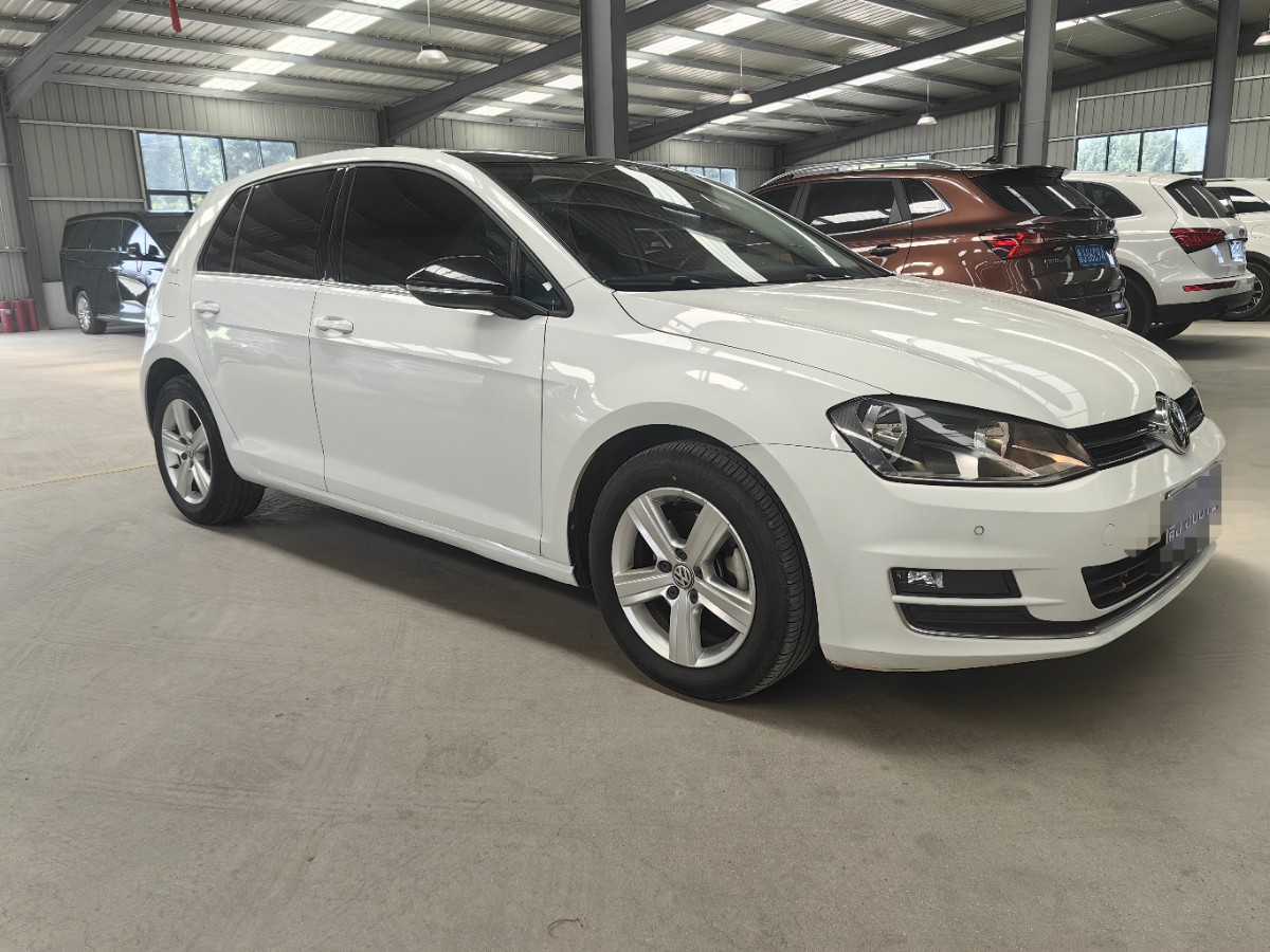 Volkswagen Golf 2017 car image #3
