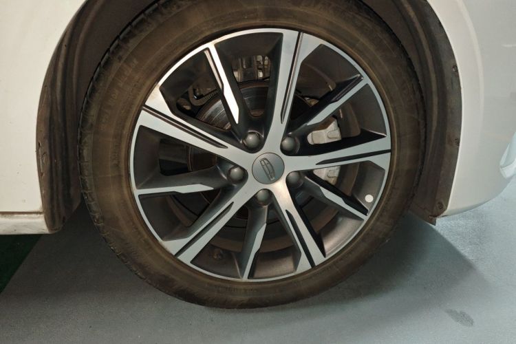 GEELY Emgrand 2021 car image #6