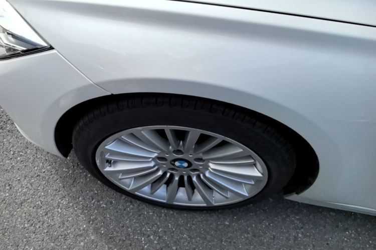 BMW 3 Series 2017 car image #9