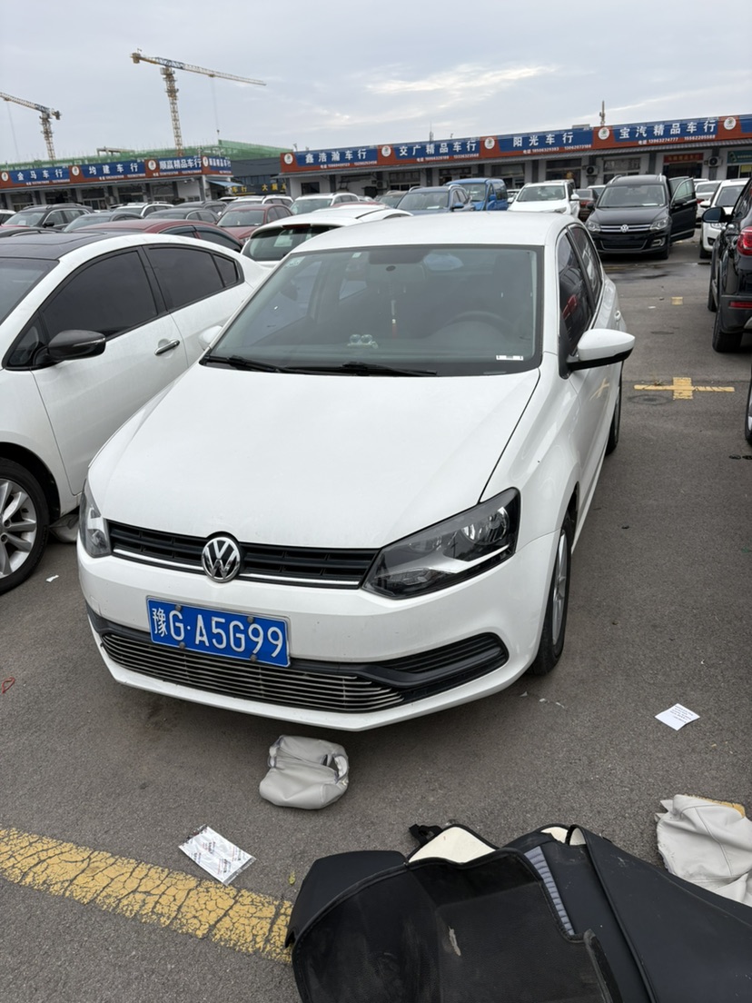 Volkswagen Polo 2015 Volkswagen Polo 2015 car image