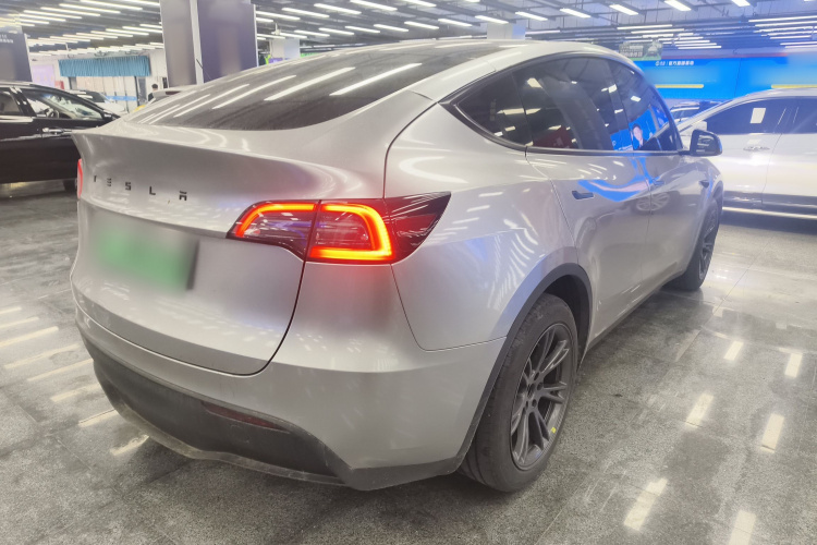 Tesla Model Y 2024 car image #5