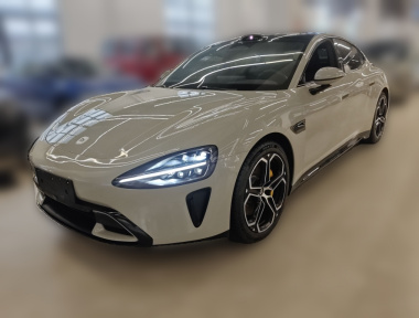 MI SU7 2025 immagine di auto 