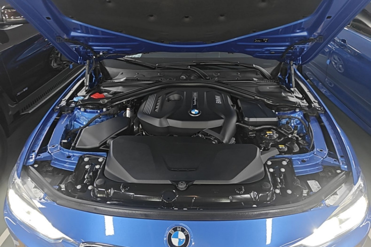 BMW 3 Series 2019 car image #22