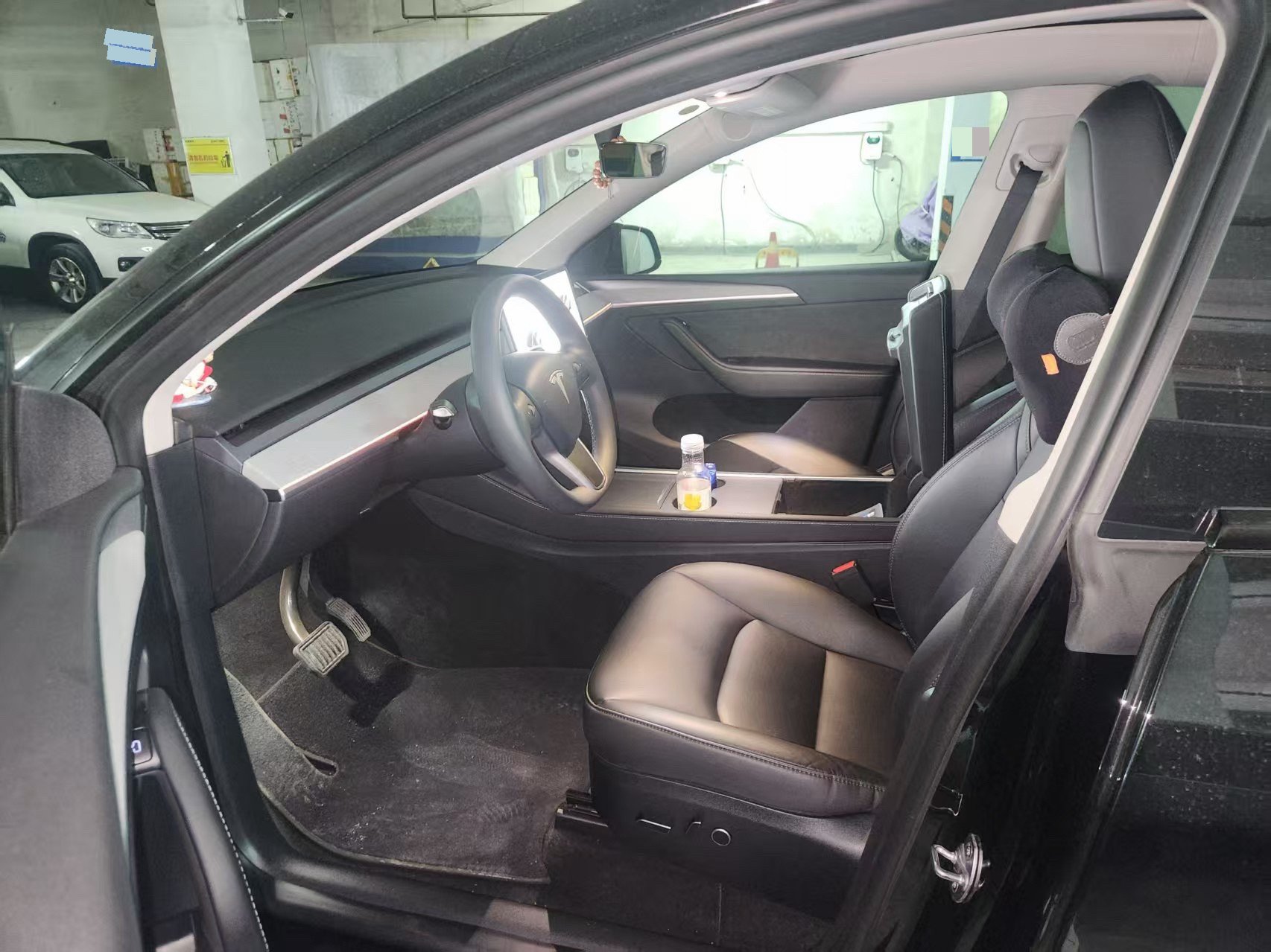 Tesla Model Y 2023 car image #4