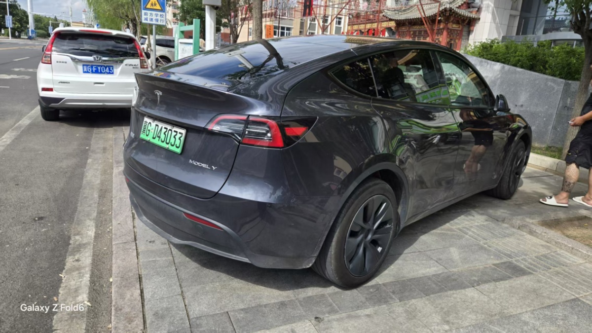 Tesla Model Y 2024 #7 Tesla Model Y 2024 car image #7