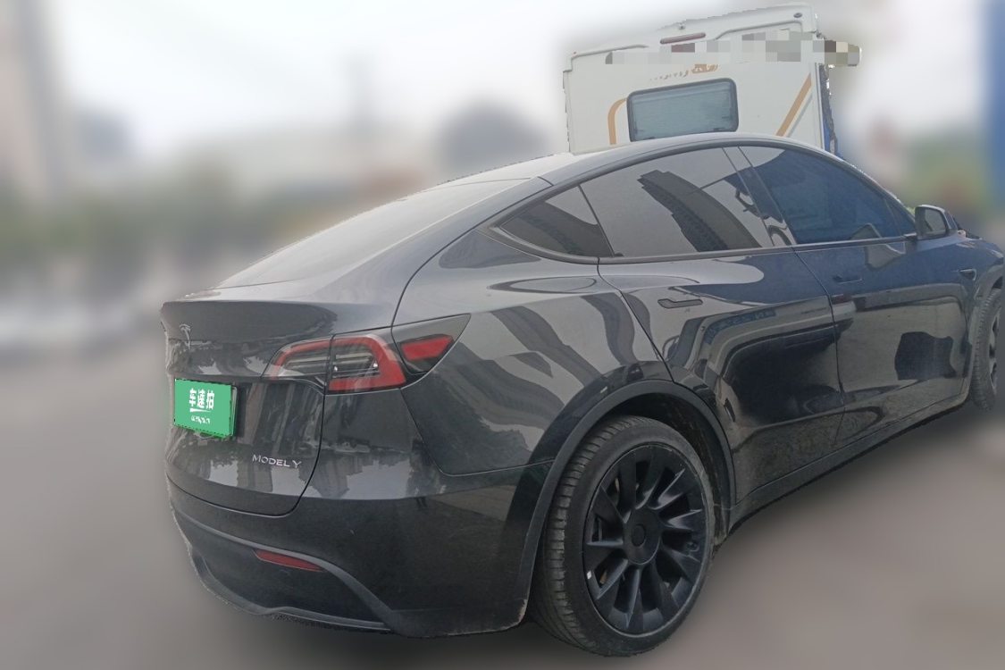 Tesla Model Y 2024 immagine di auto #4