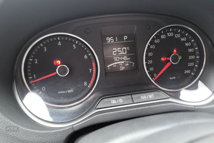 Volkswagen Polo 2015 car image #13