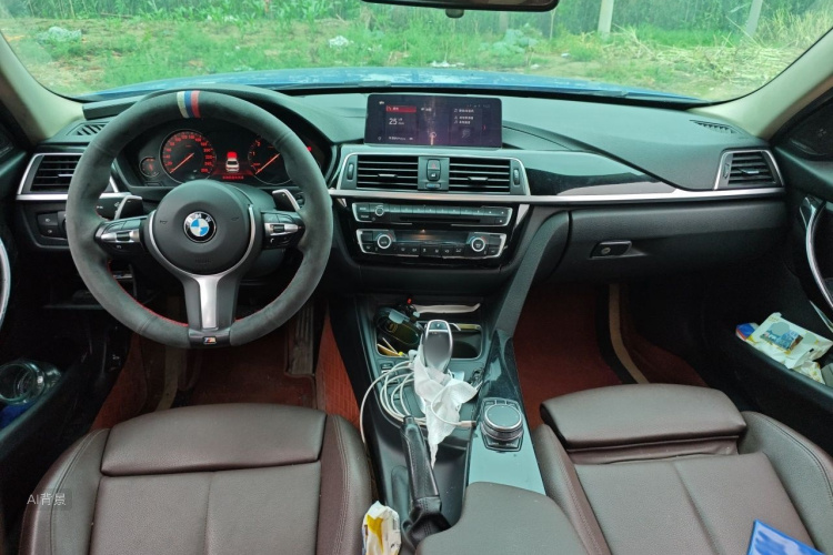 BMW 3 Series 2019 car image #11