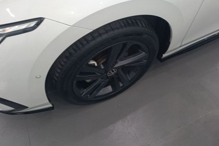 Volkswagen Golf 2021 car image #9