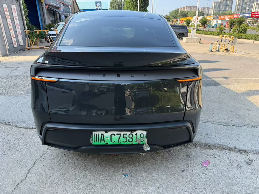 Tesla Model Y 2025 car image #8